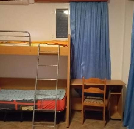 Melana Apartment Tiros Luaran gambar